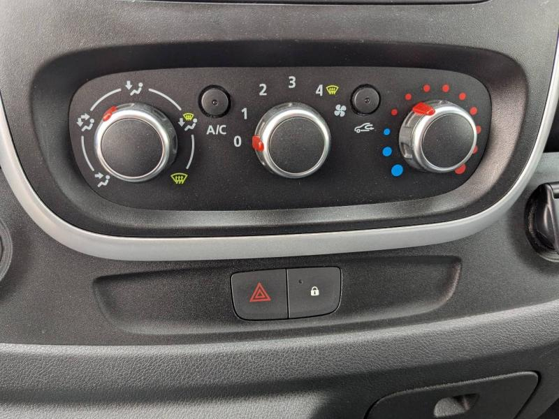 RENAULT Trafic Fg VUL d’occasion à vendre à VITROLLES chez AIX AUTOMOBILES (Photo 20)