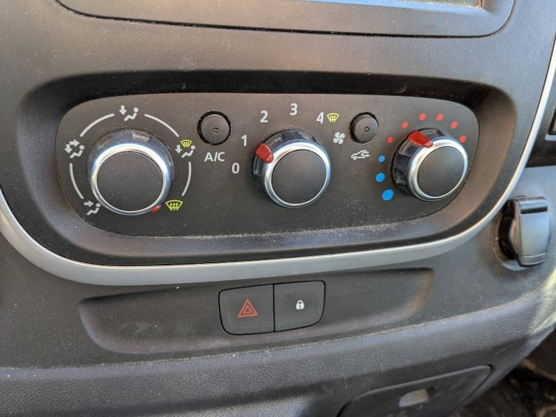 RENAULT Trafic Fg VUL d’occasion à vendre à VITROLLES chez AIX AUTOMOBILES (Photo 6)