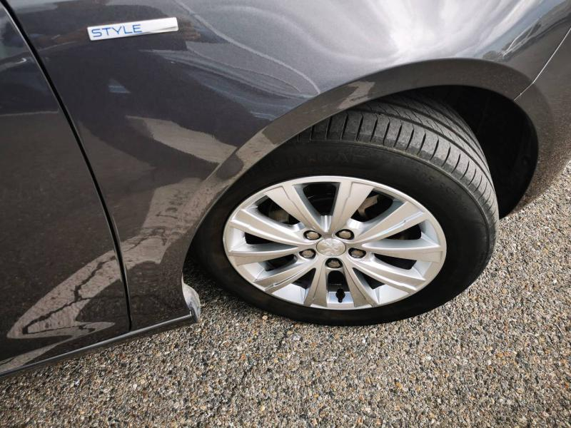 PEUGEOT 308 d’occasion à vendre à VITROLLES chez AIX AUTOMOBILES (Photo 4)